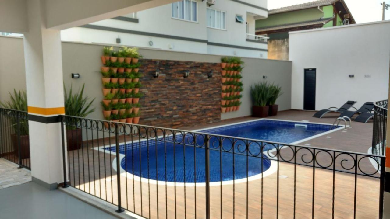 Var-101A Dpto Amplio En Condominio Cerrado Con Piscina Bombinhas Esterno foto