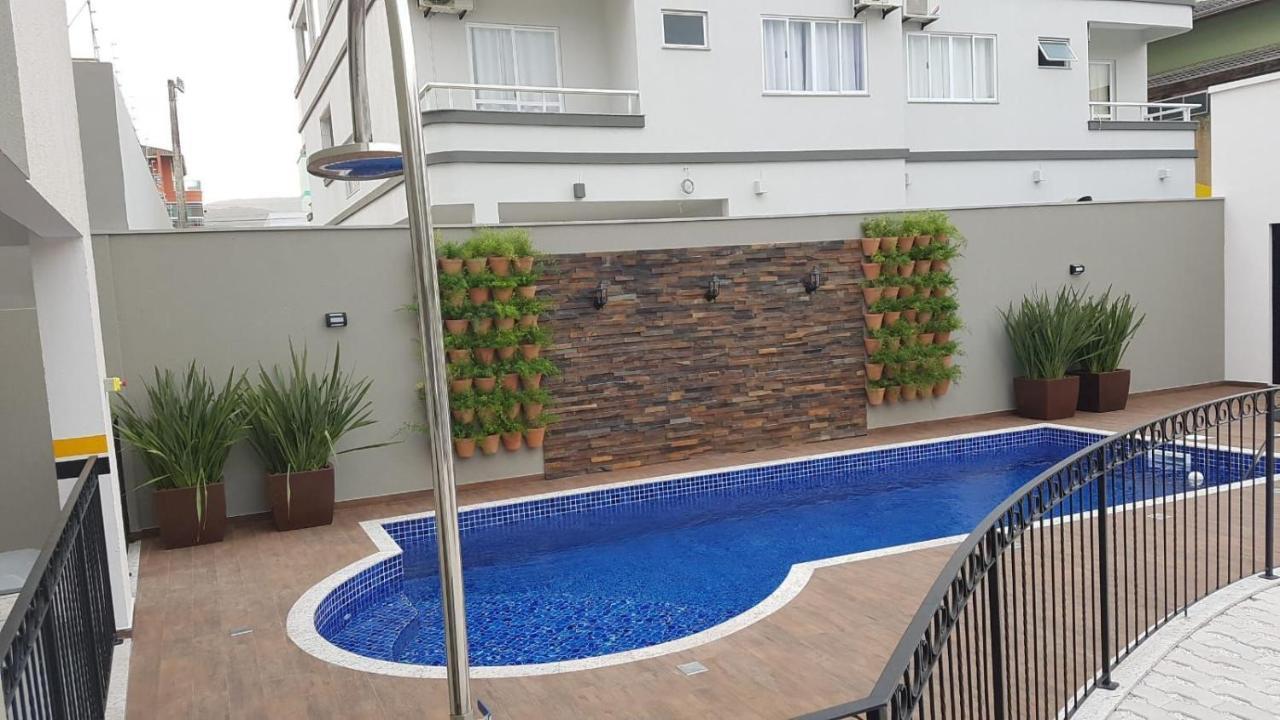 Var-101A Dpto Amplio En Condominio Cerrado Con Piscina Bombinhas Esterno foto